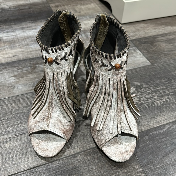 NWT 7.5 Roper heels - Picture 2 of 7